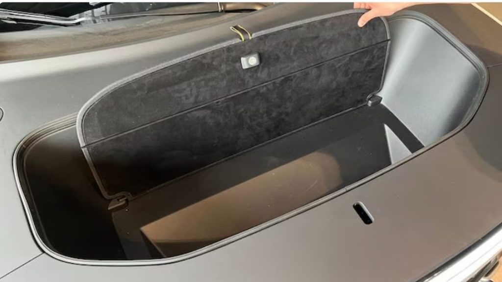 trunk with external storage